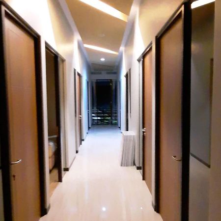 Phoenix Guest House Surabaya Buitenkant foto