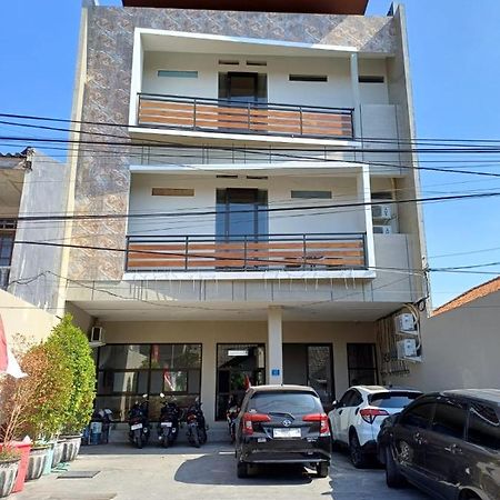 Phoenix Guest House Surabaya Buitenkant foto