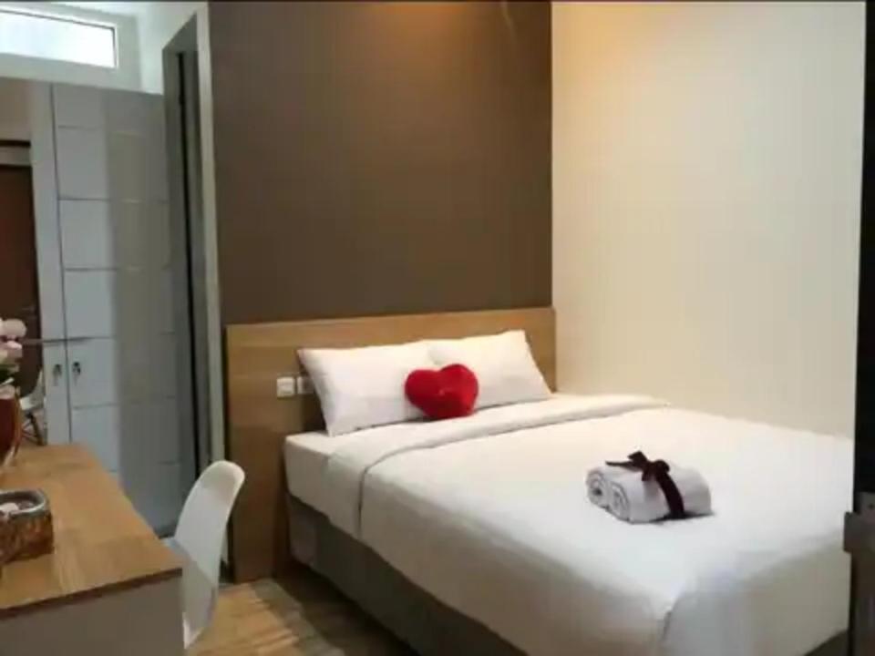 Phoenix Guest House Surabaya Buitenkant foto
