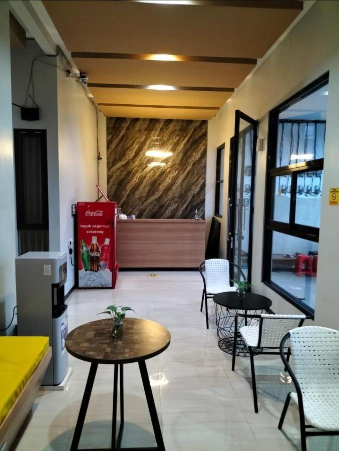 Phoenix Guest House Surabaya Buitenkant foto